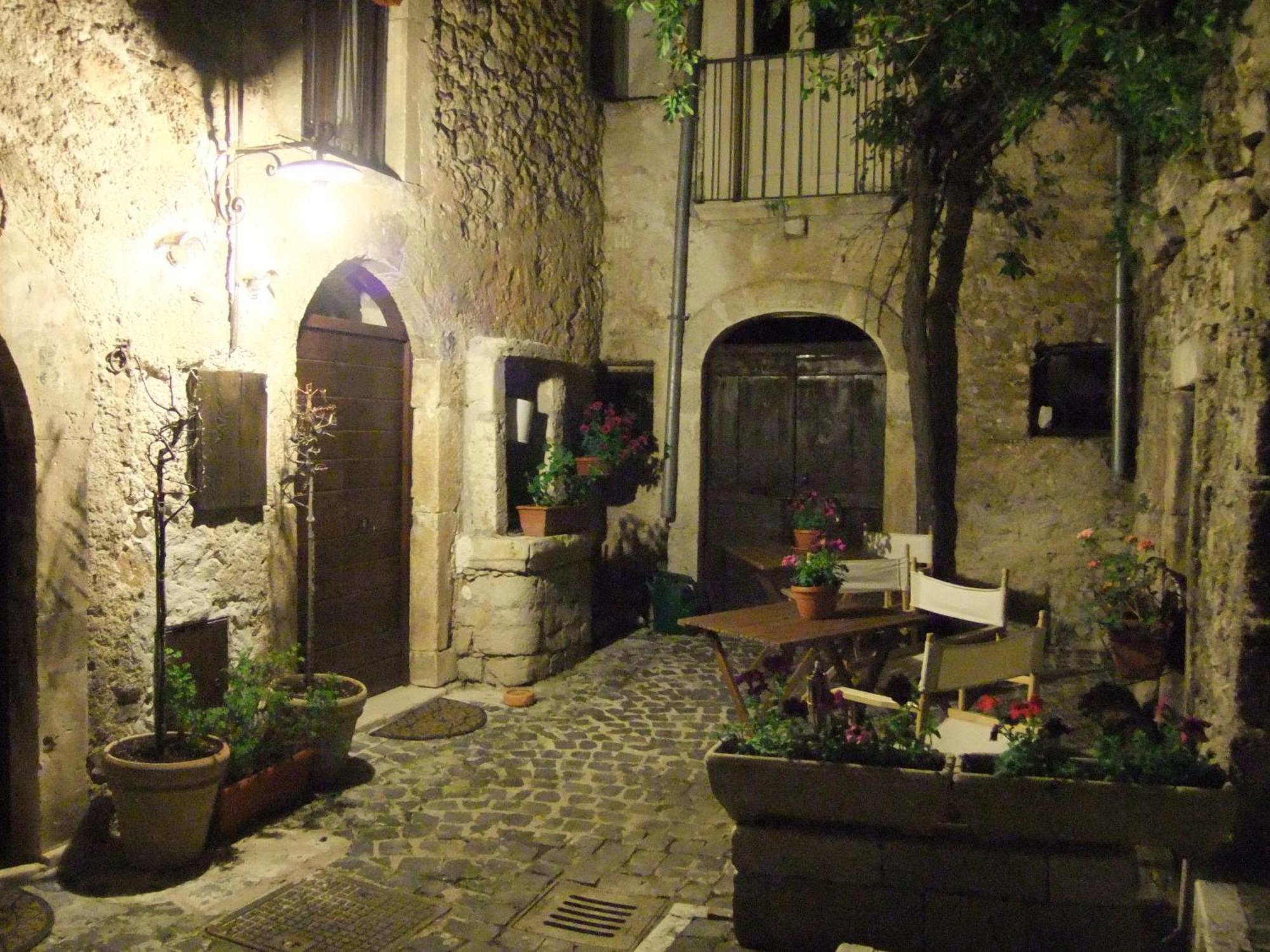 Aparthotel Residenza La Torre Santo Stefano Di Sessanio Exterior foto