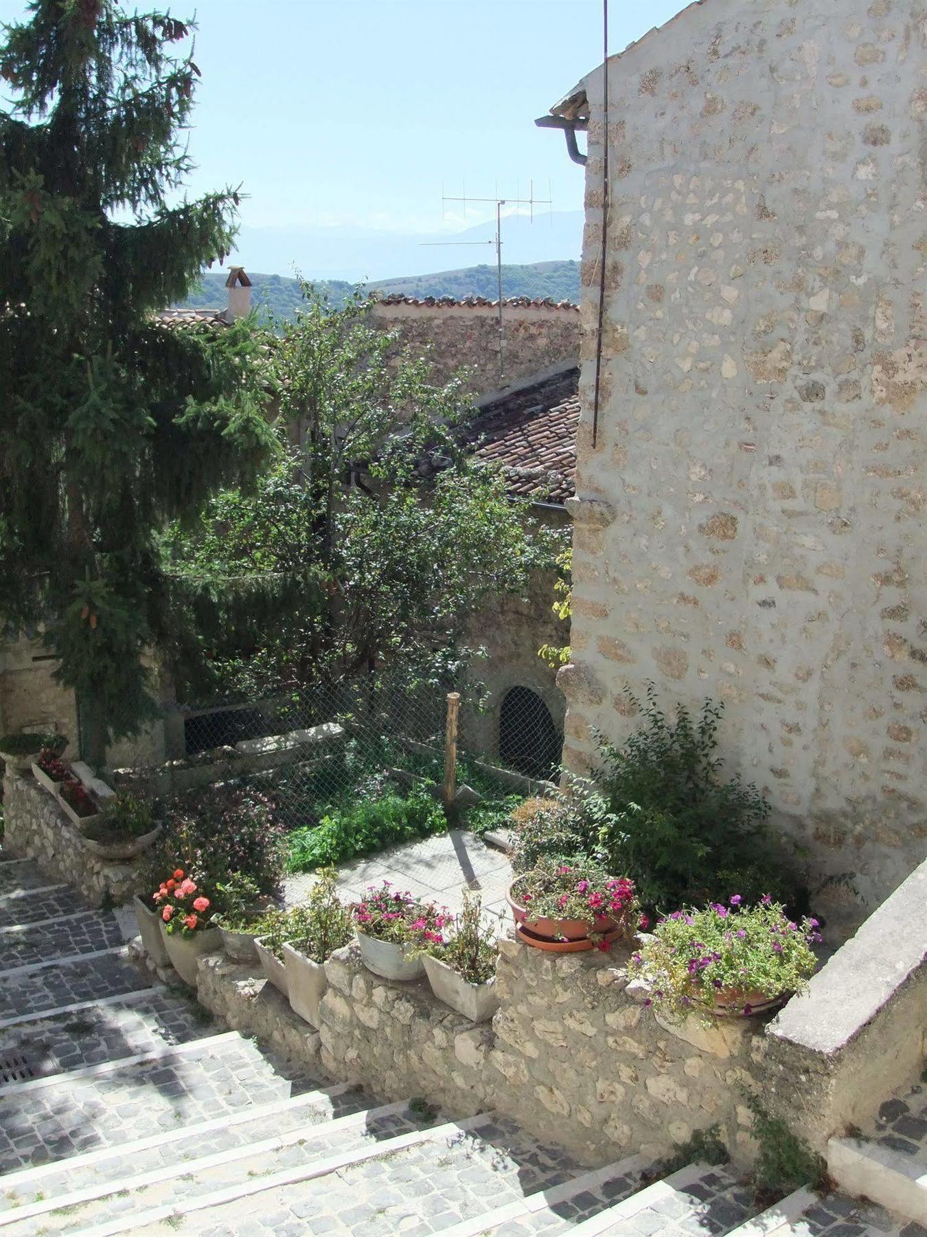 Aparthotel Residenza La Torre Santo Stefano Di Sessanio Exterior foto