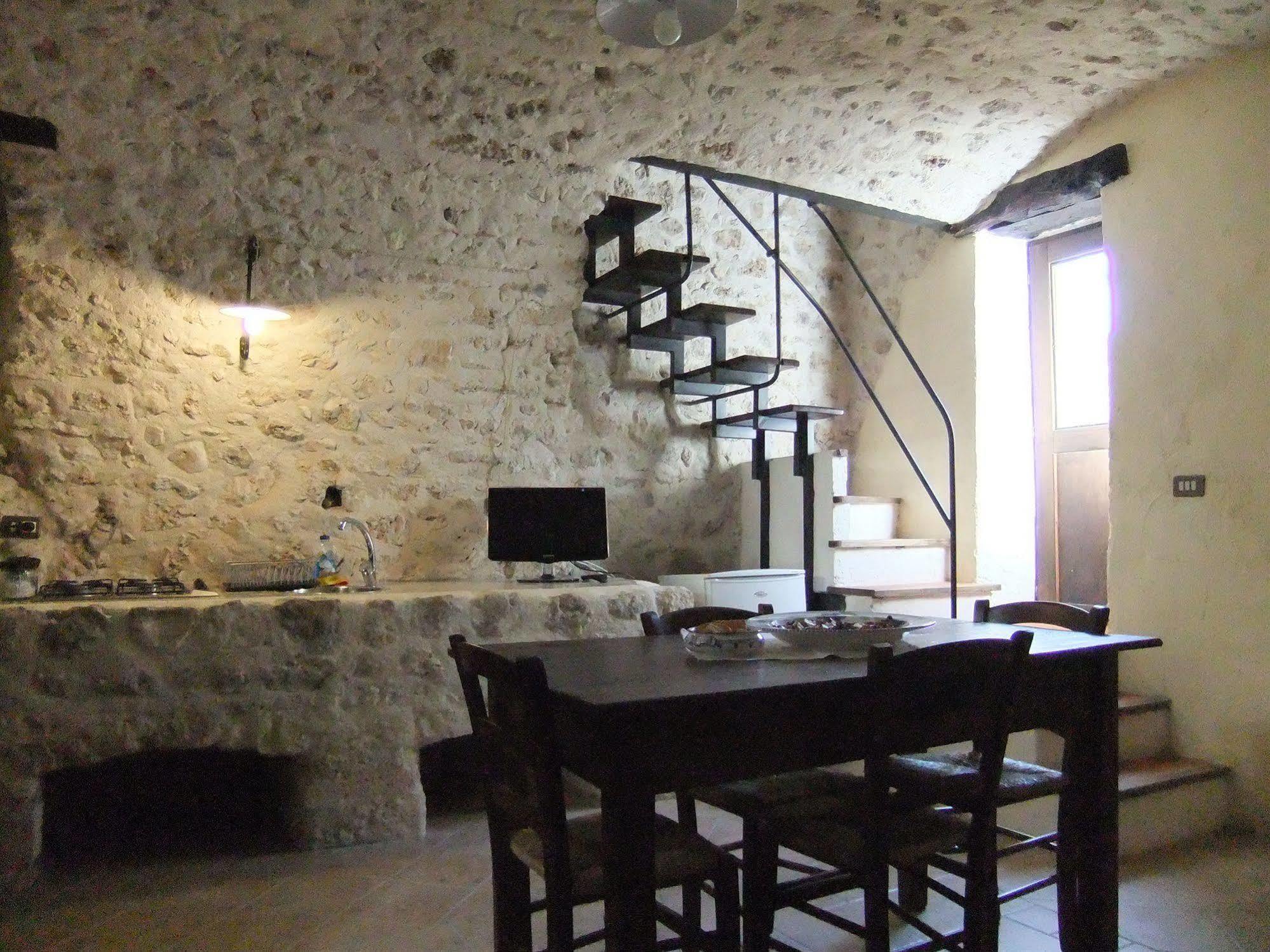 Aparthotel Residenza La Torre Santo Stefano Di Sessanio Exterior foto