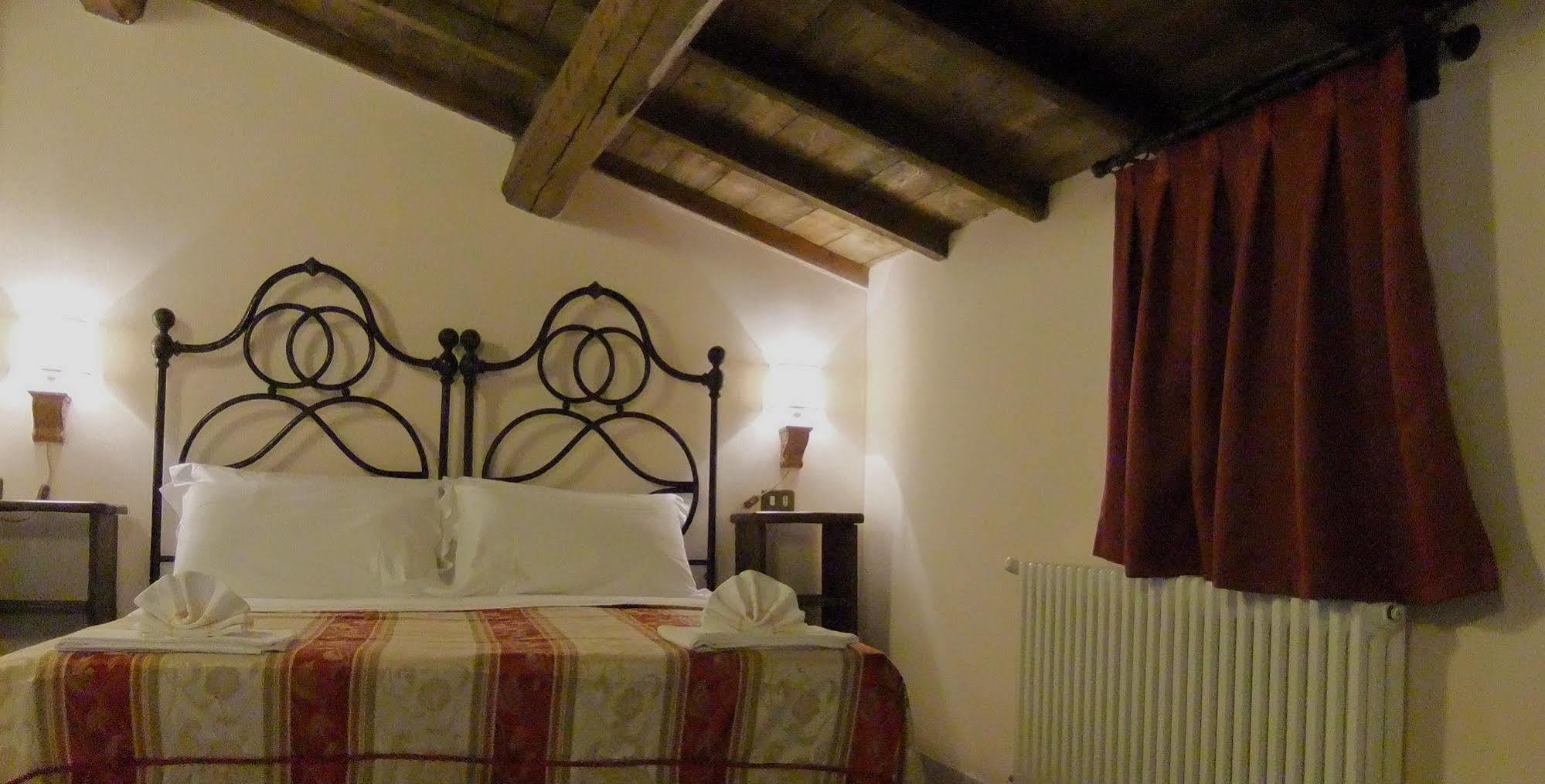Aparthotel Residenza La Torre Santo Stefano Di Sessanio Exterior foto