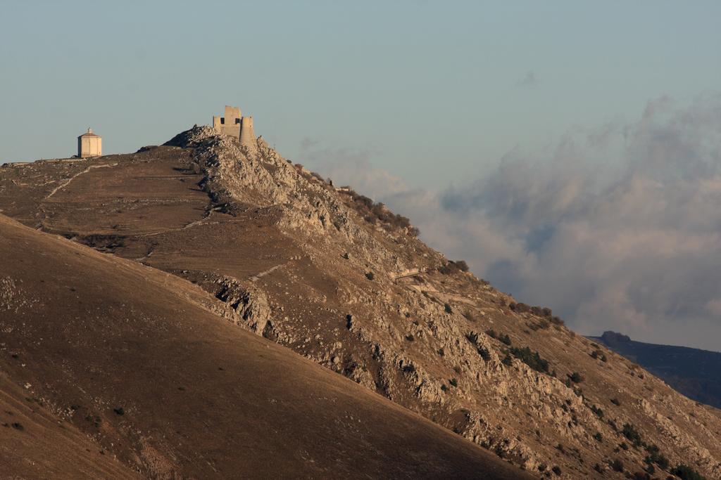 Aparthotel Residenza La Torre Santo Stefano Di Sessanio Exterior foto